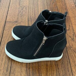 Black Ankle Boots with Side Zipper size 6.5